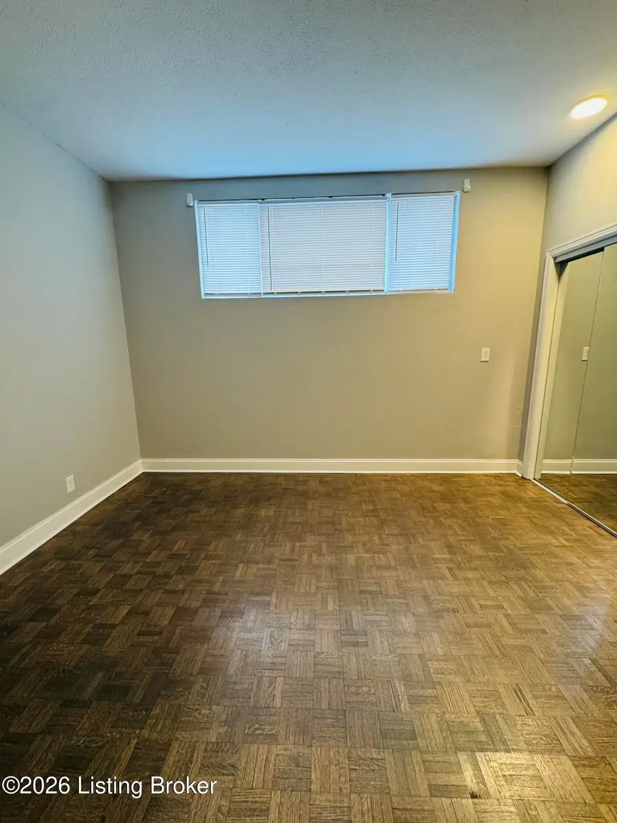 153 Thierman Ln #105, Louisville, KY 40207 - Image #2