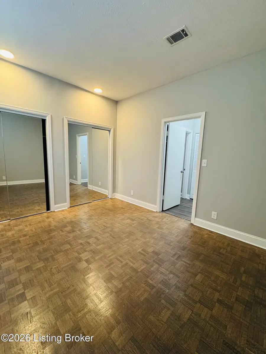 153 Thierman Ln #105, Louisville, KY 40207 - Image #3