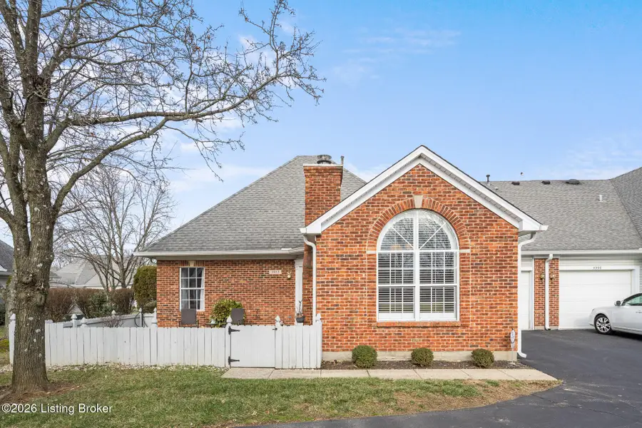3933 Greenhurst Dr, Louisville, KY 40299 - Image #2