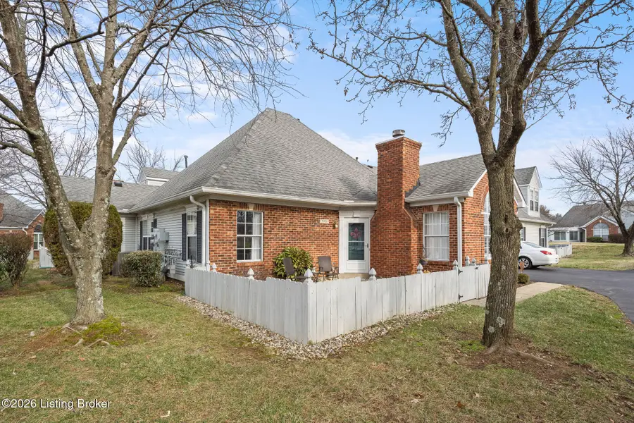 3933 Greenhurst Dr, Louisville, KY 40299 - Image #3