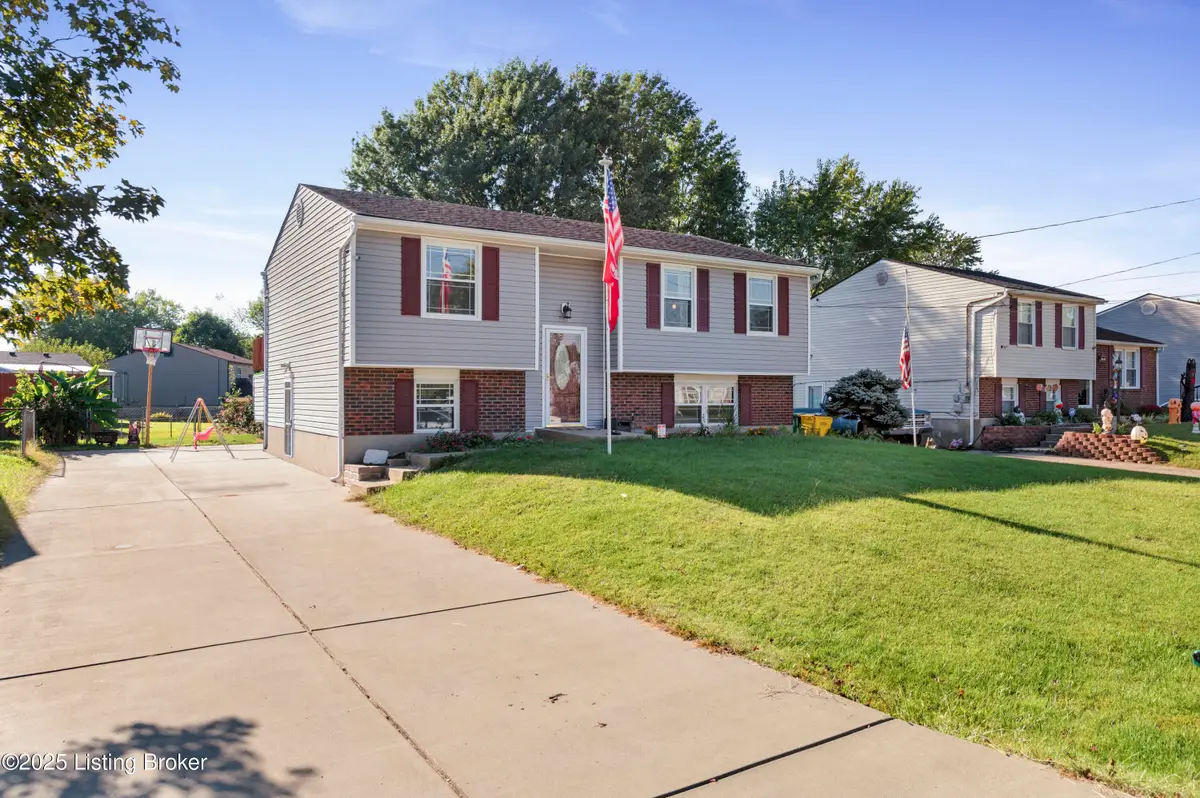 190 Tumbleweed Dr, Louisville, KY 40229 - Image #1