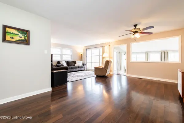 3633 Kelly Way, Louisville, KY 40220