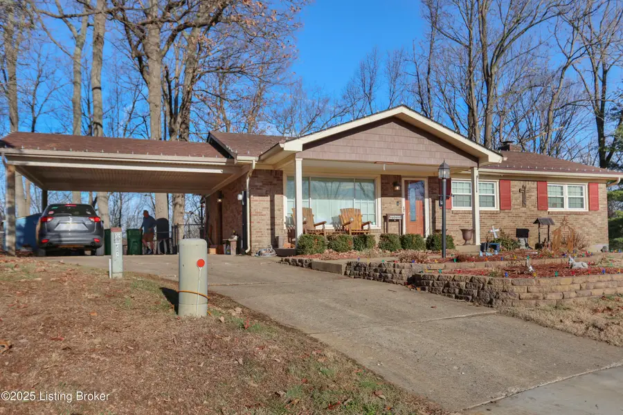 5818 Pine Mountain Dr, Louisville, KY 40214 - Image #2
