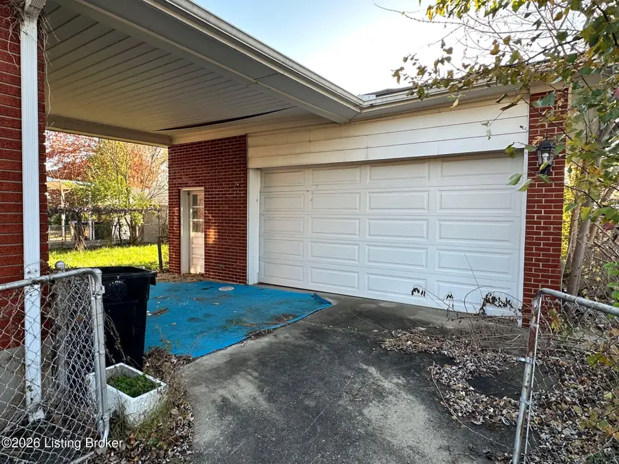 7207 Ivan Ct, Louisville, KY 40214 - Image #2