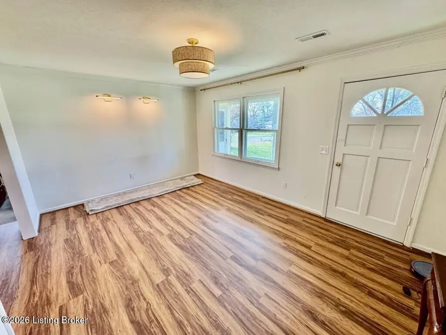 111 Meadow Ln, Springfield, KY 40069 - Image #2