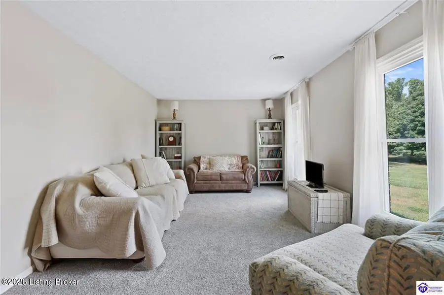 161 Lombardy Dr, Cecilia, KY 42724 - Image #2