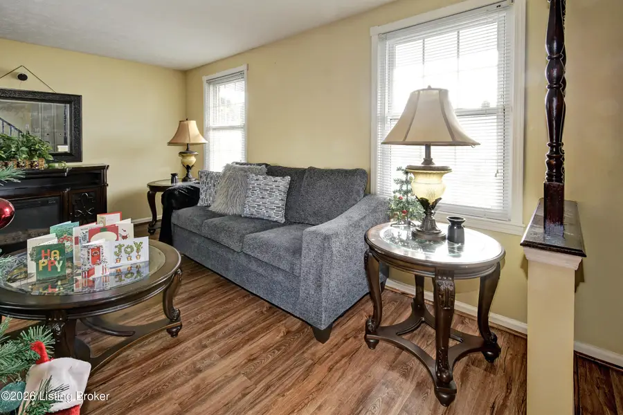 8707 Redcoat Ct, Louisville, KY 40291 - Image #2