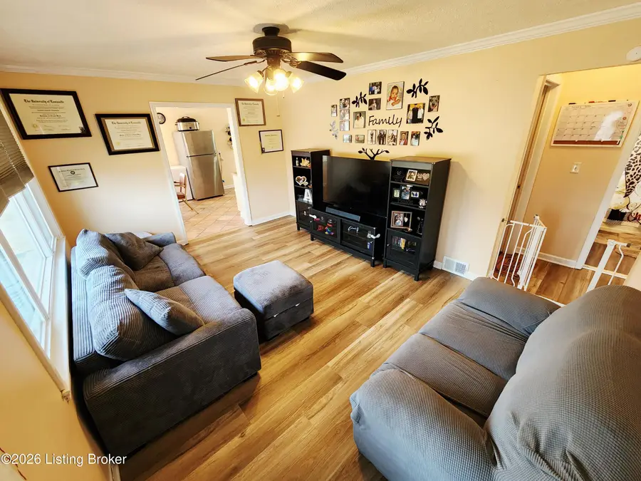 13206 Meadowlawn Dr, Louisville, KY 40272 - Image #3