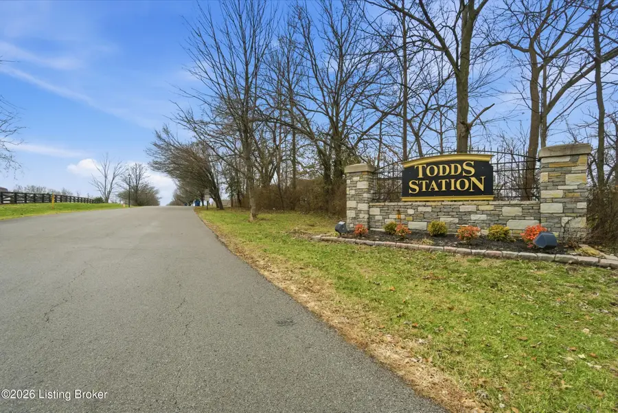 426 Buckman Station Ct, Simpsonville, KY 40067 - Image #2