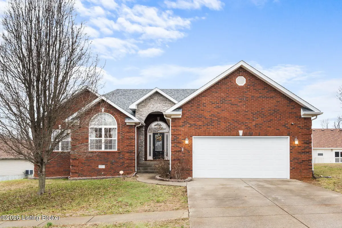 111 Victory Lake Dr, Vine Grove, KY 40175 - Image #1
