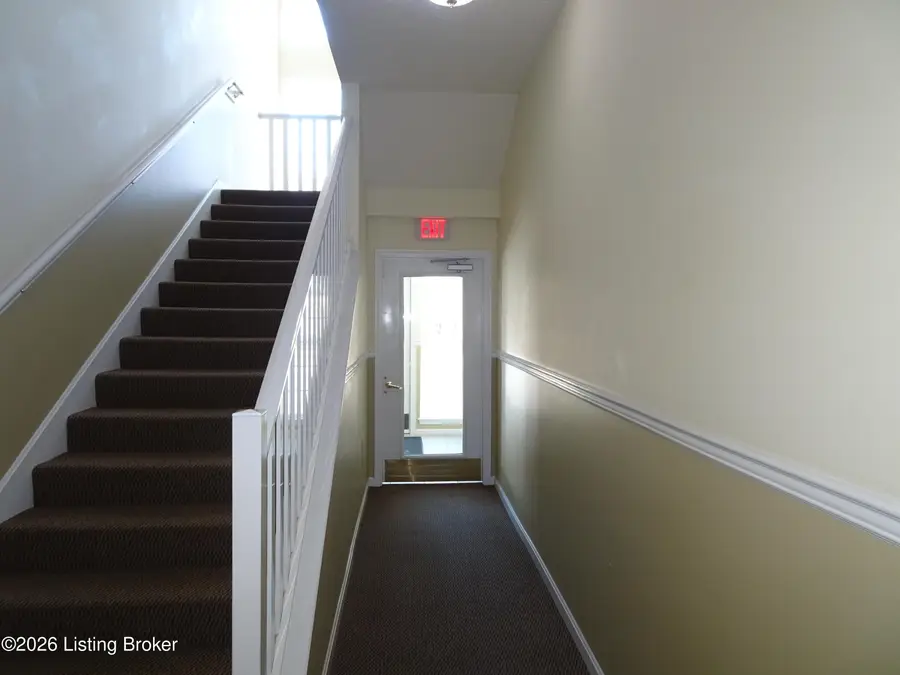 9106 Hawthorne Pointe Dr #UNIT 102, Louisville, KY 40272 - Image #2