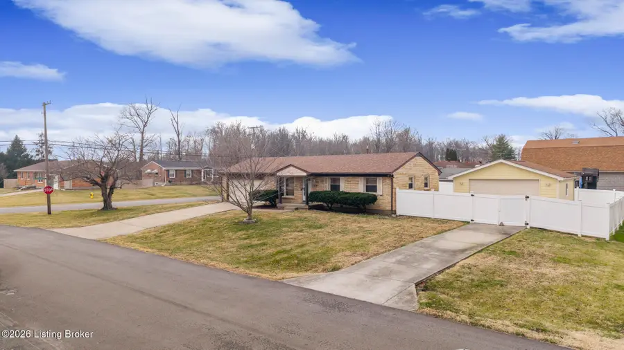 7004 Dougy Way, Louisville, KY 40219 - Image #2