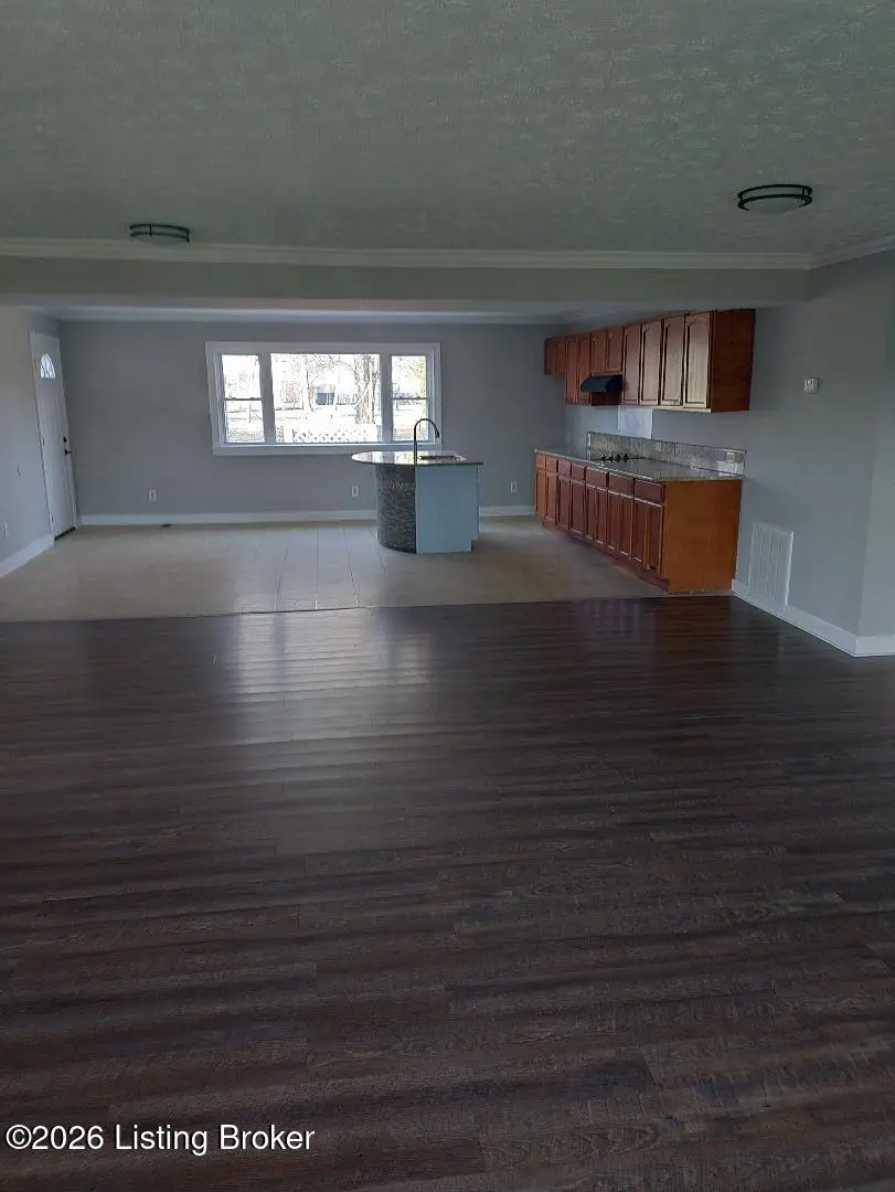 8212 Nash Rd, Louisville, KY 40214 - Image #3