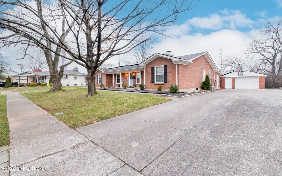 4019 Blossomwood Dr, Louisville, KY 40220 - Image #2