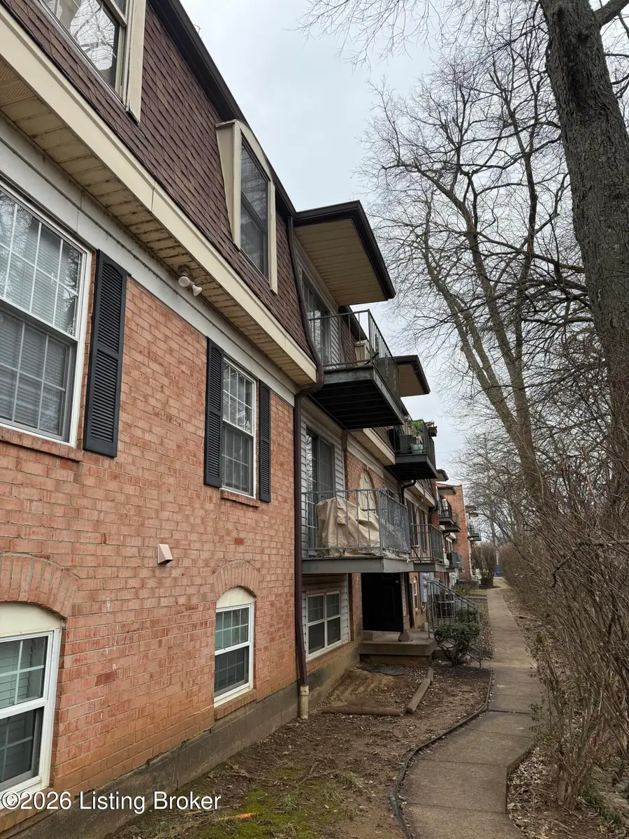 303 Chanel Ct Ct #APT 7, Louisville, KY 40218 - Image #2