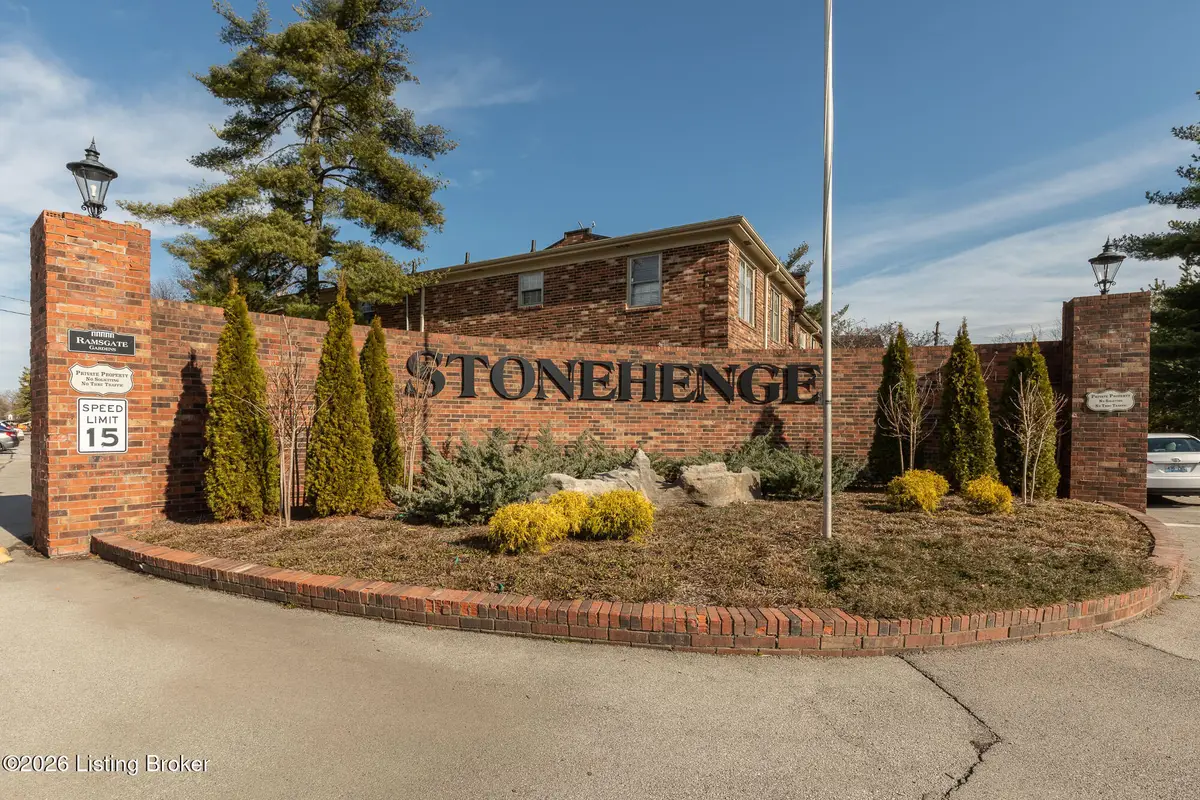 248 Stonehenge Dr #APT 104, Louisville, KY 40207 - Image #1