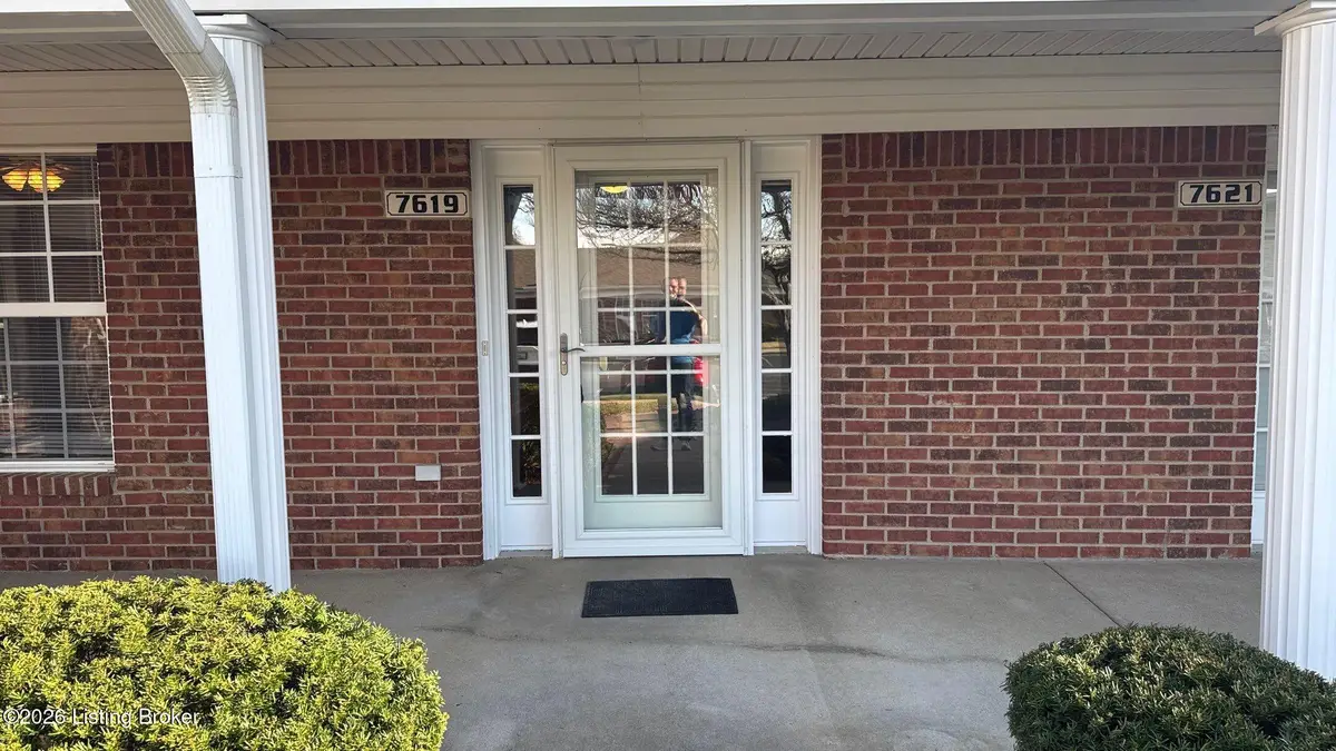 7619 Stovall Pl, Louisville, KY 40228 - Image #1