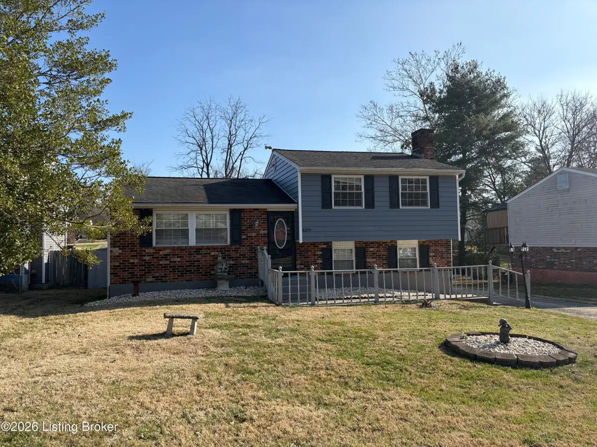 8209 Sealston Dr, Louisville, KY 40228 - Image #1