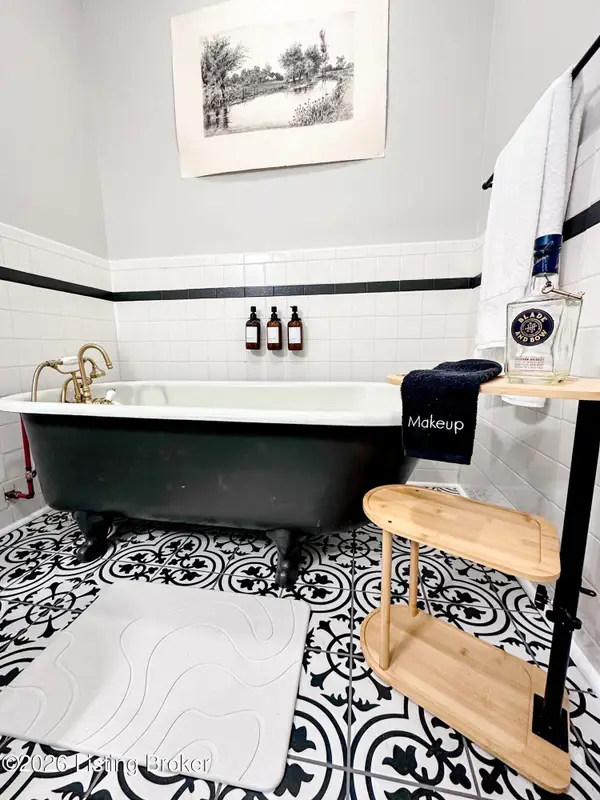 416 W 4th St, Frankfort, KY 40601