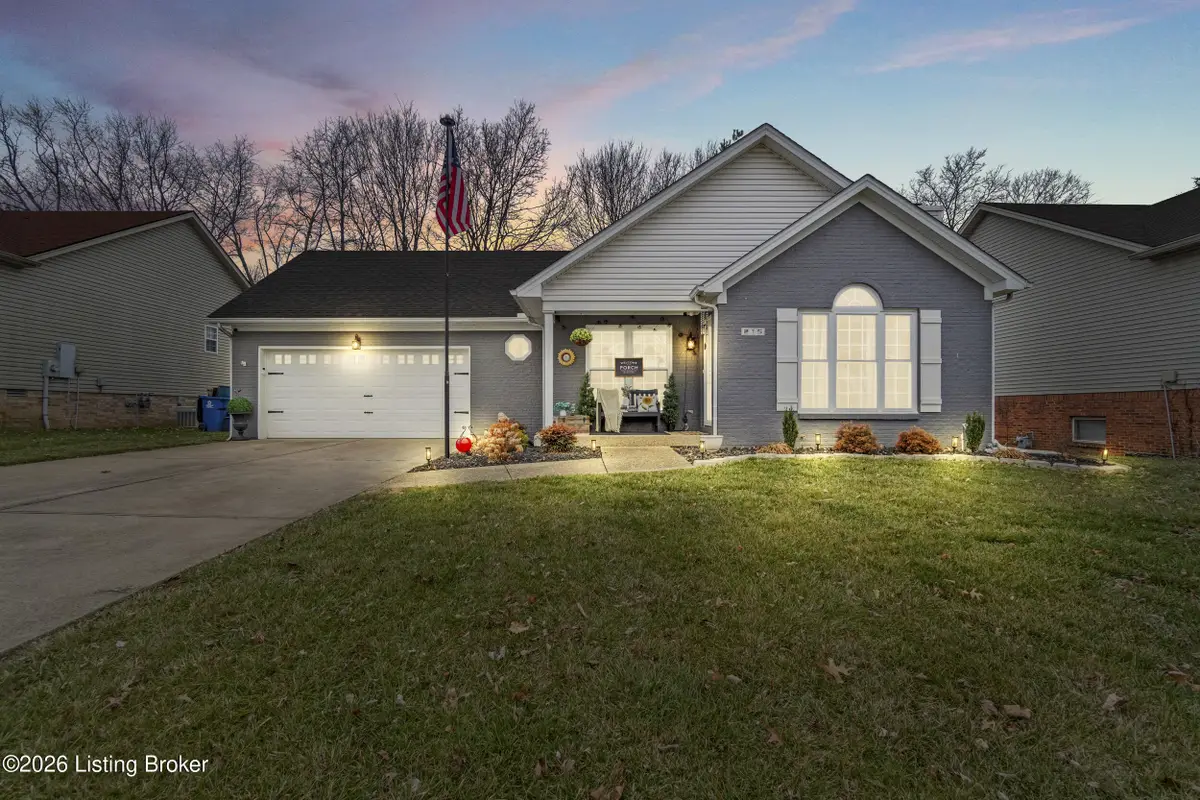 215 Woodfield Cir, Shelbyville, KY 40065 - Image #1