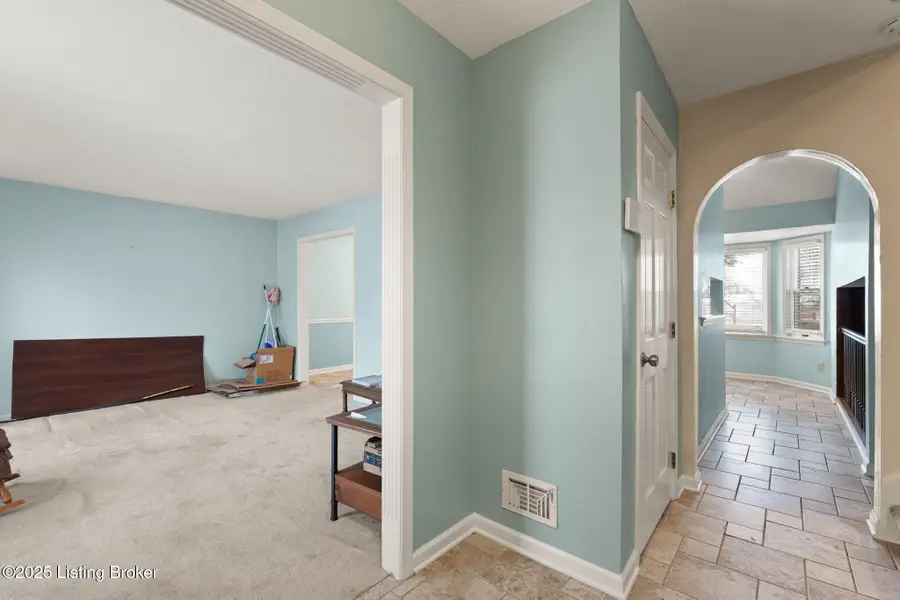 8605 Amerivan Dr, Jeffersontown, KY 40299 - Image #2