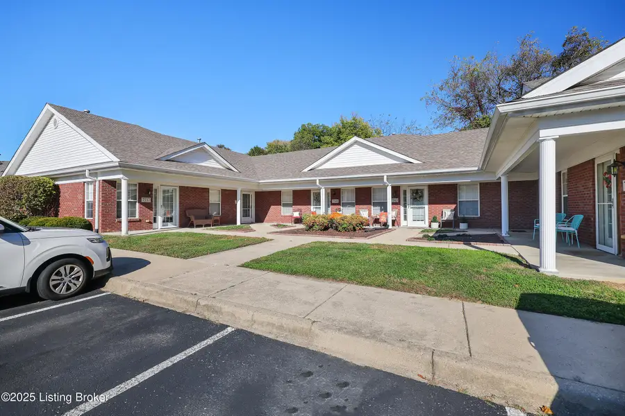 7339 Fox Hollow Way, Louisville, KY 40228 - Image #2