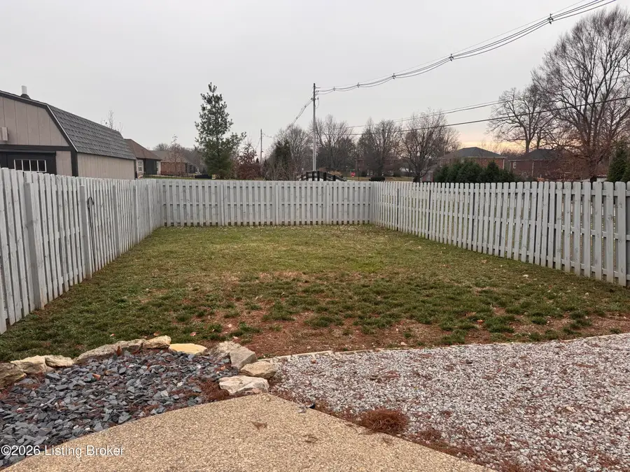 1118 Silvercrest Ln, Louisville, KY 40223 - Image #3