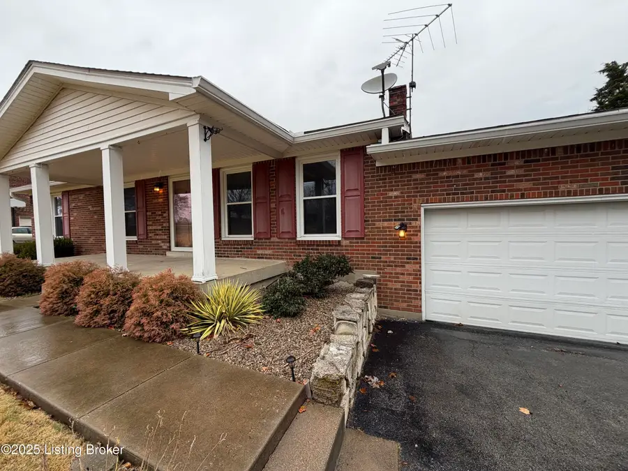 378 Dawson Hill Rd, Louisville, KY 40299 - Image #2
