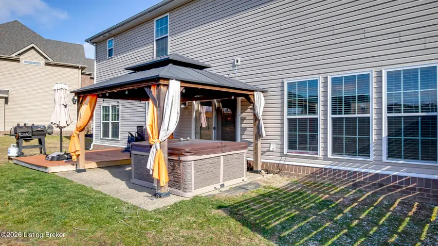 204 Chestnut Grove Ct, Louisville, KY 40023 - Image #2