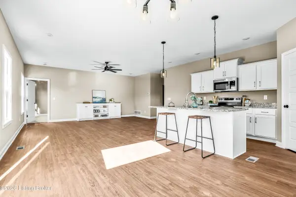 1004 Richwood Way, La Grange, KY 40031