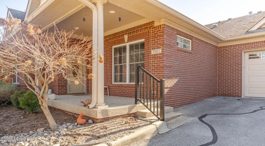 3902 Spring Park Ln, Louisville, KY 40218 - Image #2
