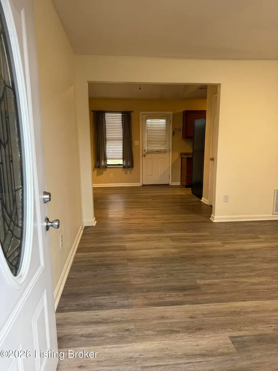 341 Smith Ln, Louisville, KY 40229 - Image #3