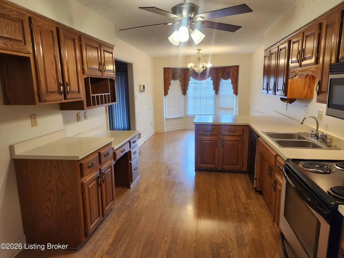 7318 York River Rd, Louisville, KY 40214 - Image #1