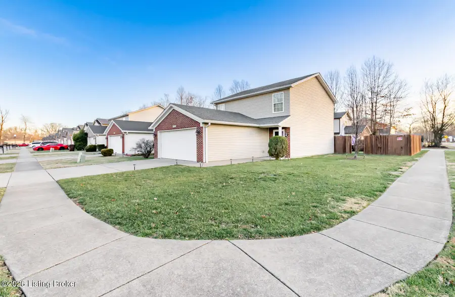 6233 Valley Forest Dr, Louisville, KY 40219 - Image #2