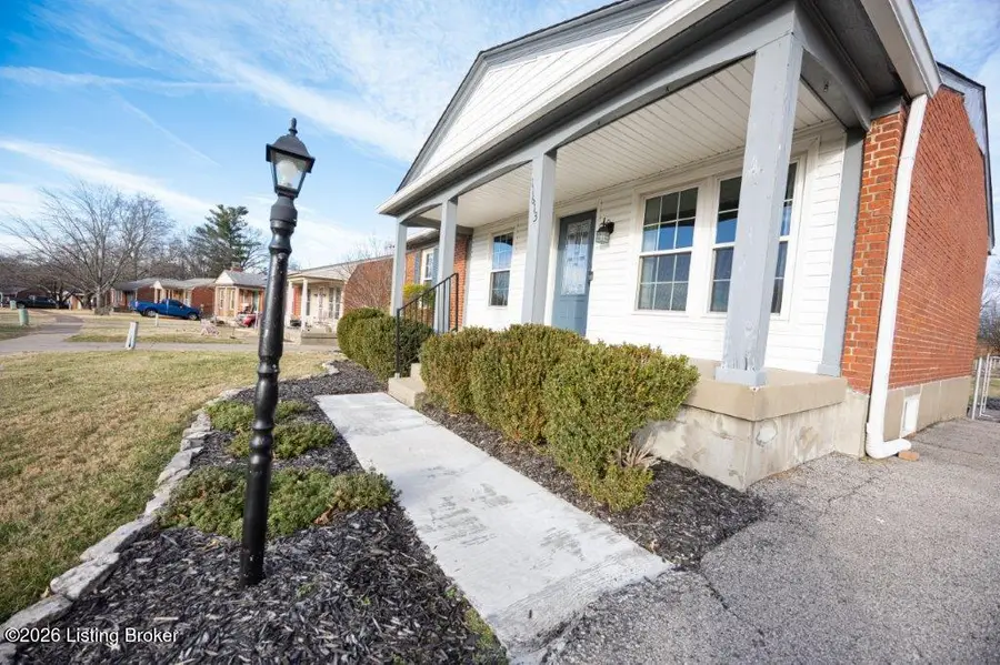 11613 Chasewood Ct, Louisville, KY 40229 - Image #2