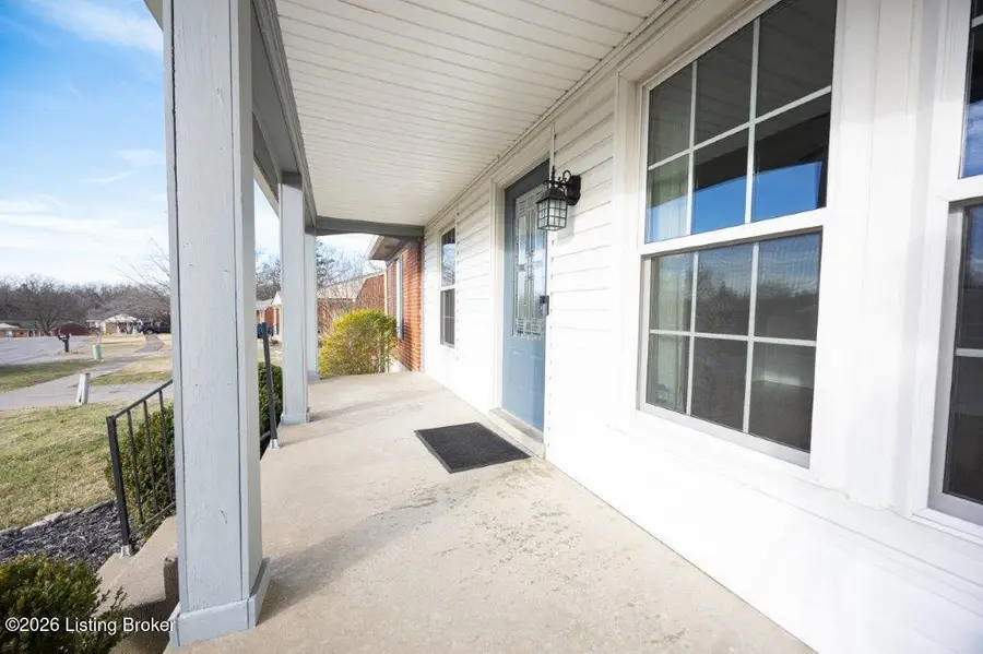 11613 Chasewood Ct, Louisville, KY 40229 - Image #3