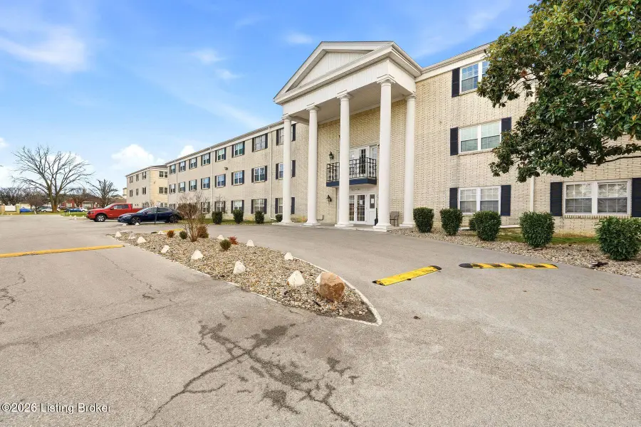 239 El Conquistador Pl, Louisville, KY 40220 - Image #2