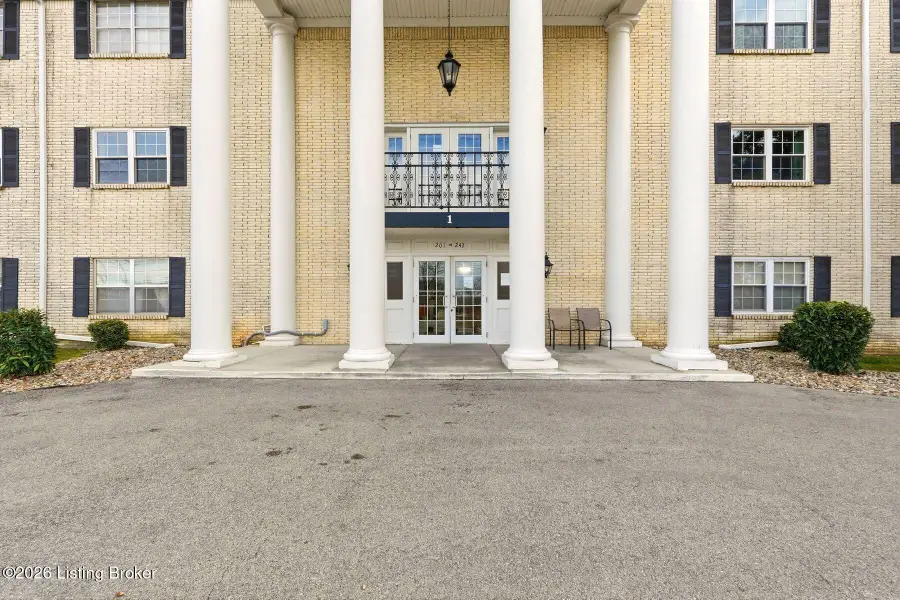 239 El Conquistador Pl, Louisville, KY 40220 - Image #3