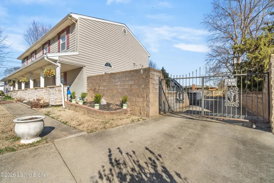 1123 Girard Dr, Louisville, KY 40222 - Image #2