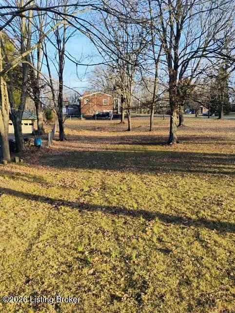 7208 Victoria Dr, Louisville, KY 40228