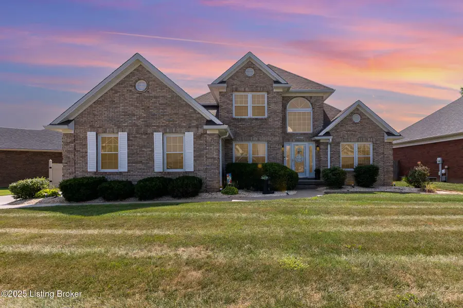 5027 Hunters Point Cir, Louisville, KY 40216 - #2