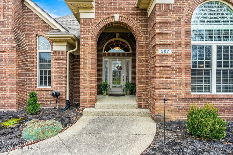 507 Gablewood Cir, Louisville, KY 40245 - Image #2
