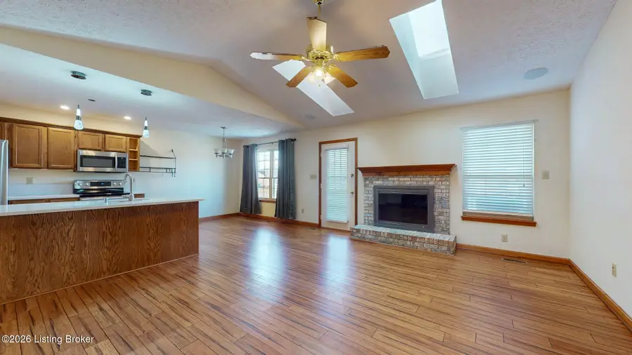 11316 Ashbrooke Gardens Dr, Louisville, KY 40229 - Image #2