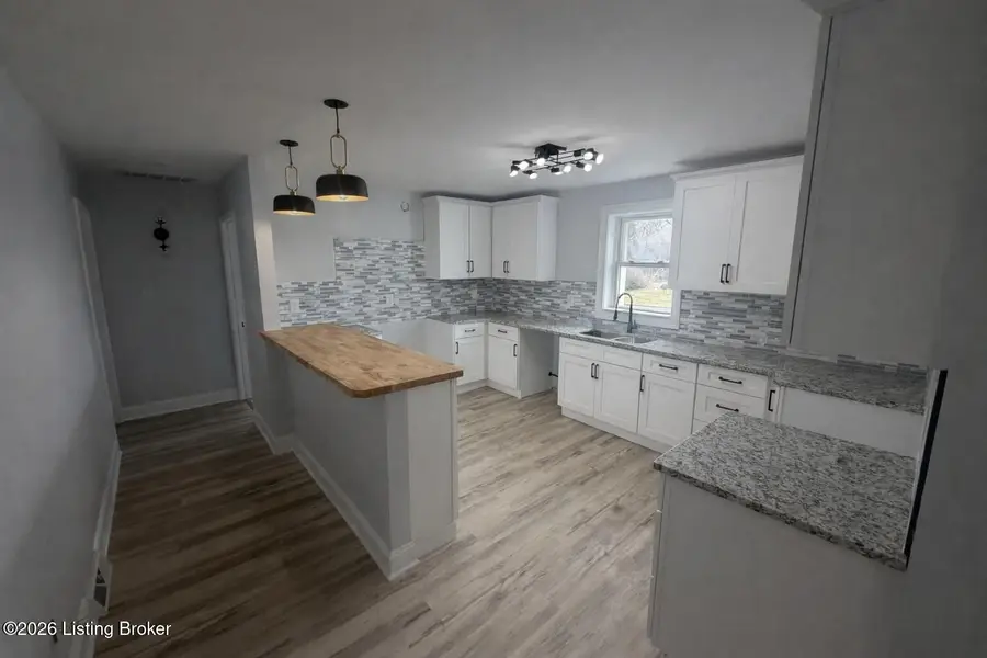 4308 Sadie Ln, Louisville, KY 40216 - Image #2