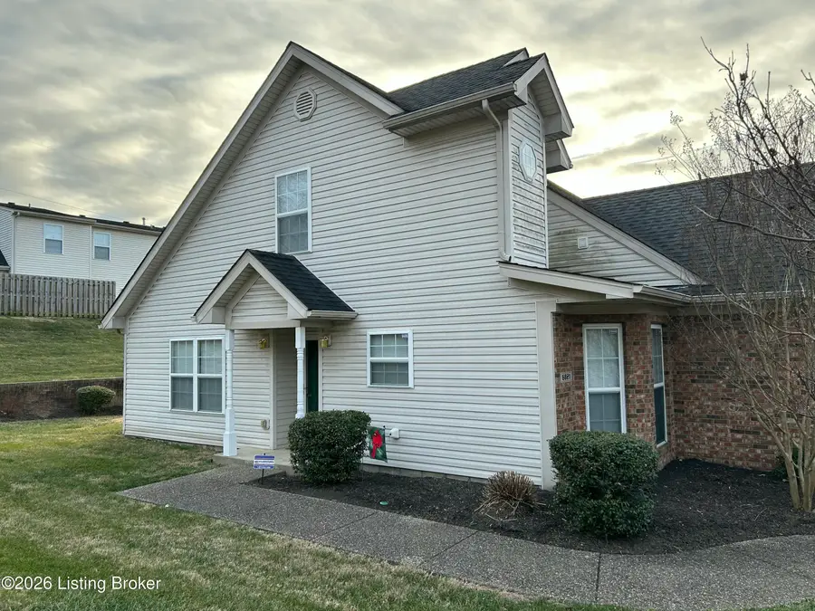 6821 Wynde Manor Dr, Louisville, KY 40228 - Image #2
