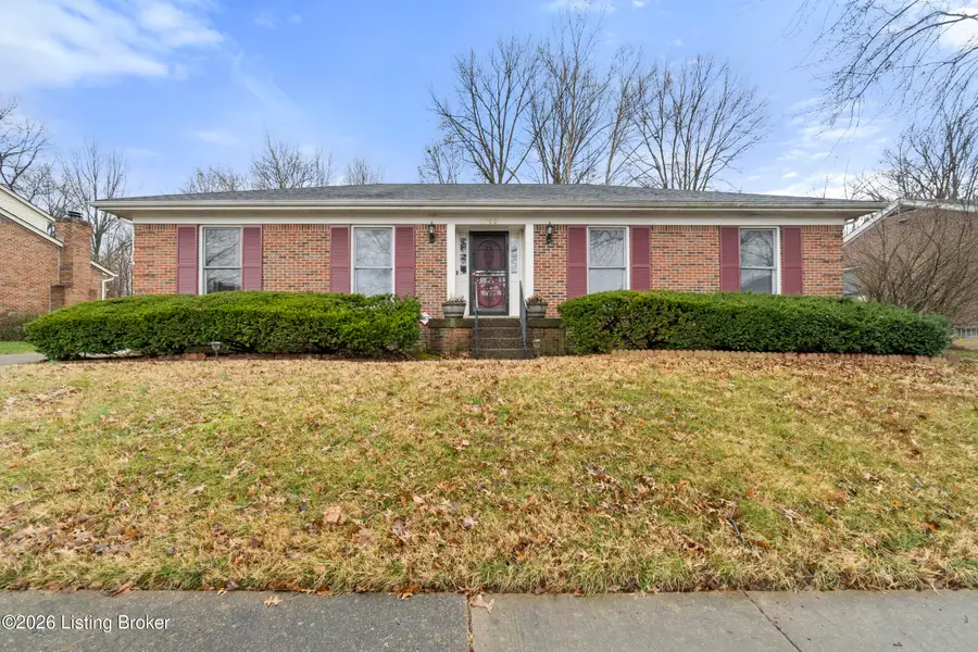 4902 Simpson Dr, Louisville, KY 40218 - Image #2