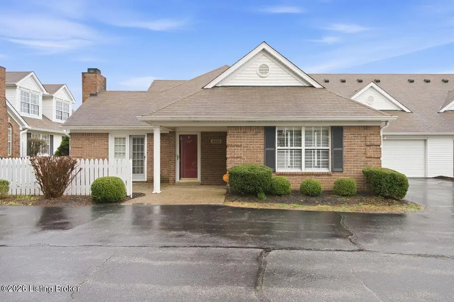 8202 Fox Hall Pl, Lyndon, KY 40242 - #2
