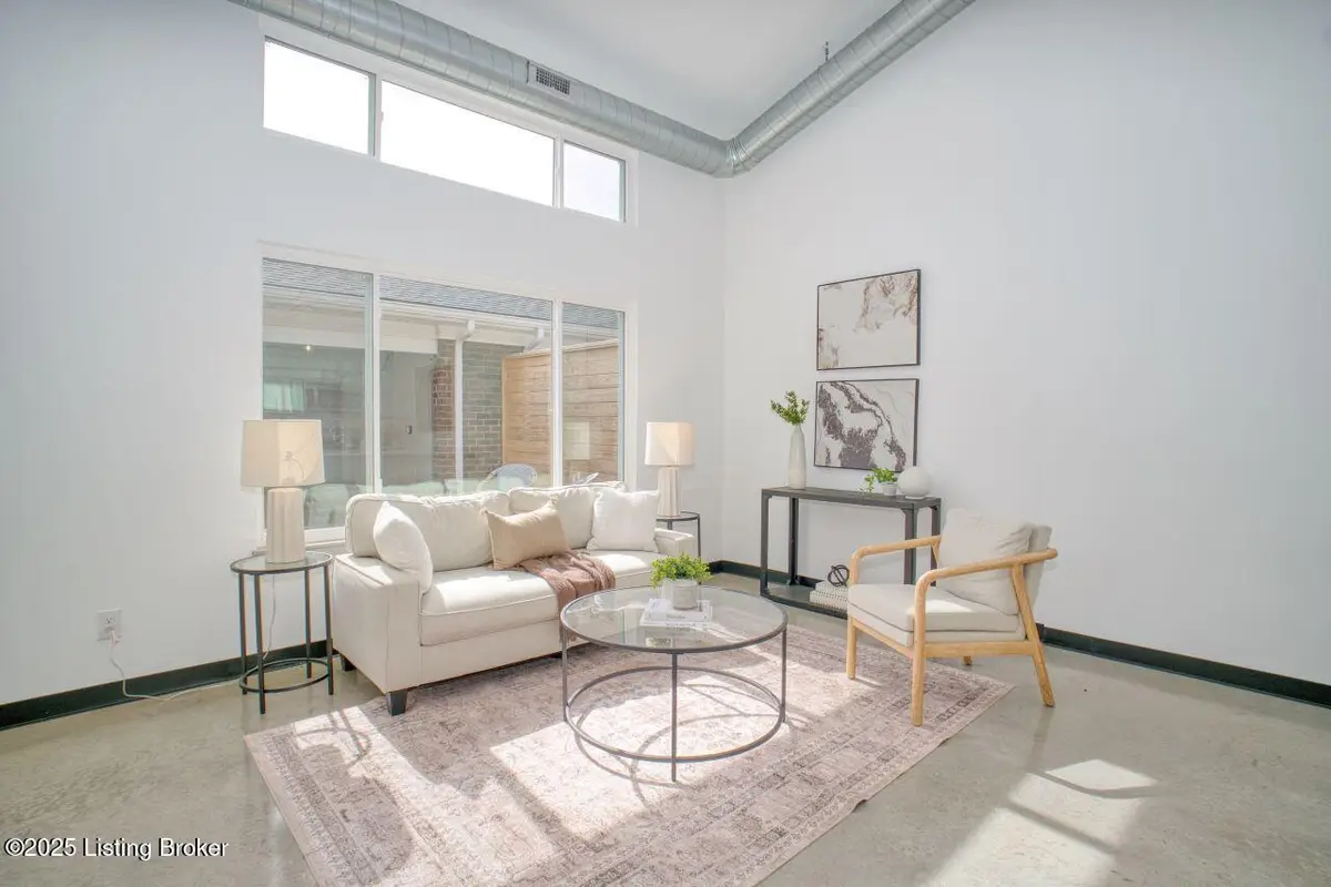 607 Burnett Farm Ln, Louisville, KY 40243 - Image #1