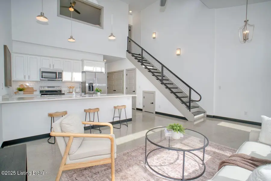 607 Burnett Farm Ln, Louisville, KY 40243 - Image #2