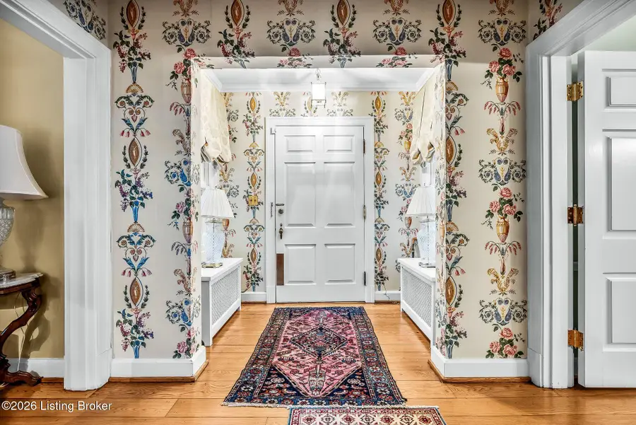 408 Mayfair Ln, Louisville, KY 40207 - Image #3